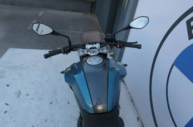 BMW 900 R A2 2025 Style Triple Black + Shifter
