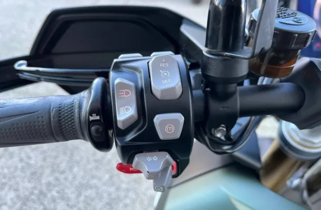 TRIUMPH 1200 Rally Pro