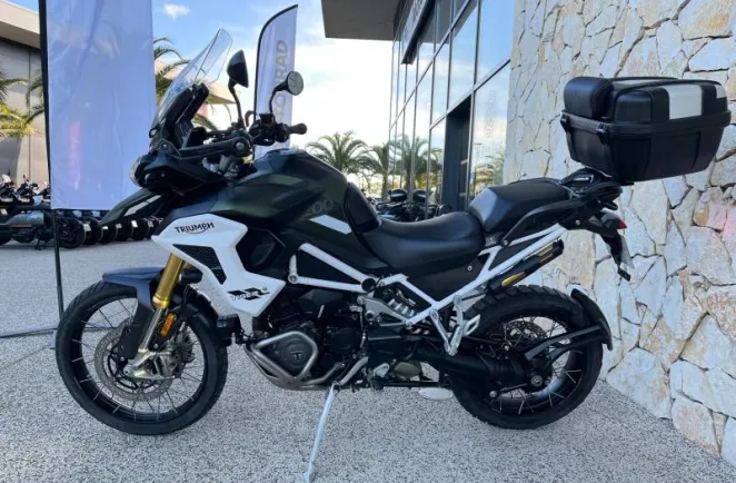 TRIUMPH 1200 Rally Pro