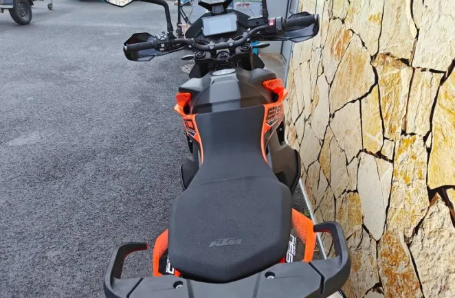 KTM 890 2024