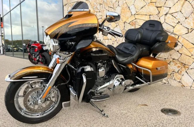 HARLEY-DAVIDSON TOURING ELECTRA GLIDE 1800 ULTRA LIMITED CVO FLHTKSE