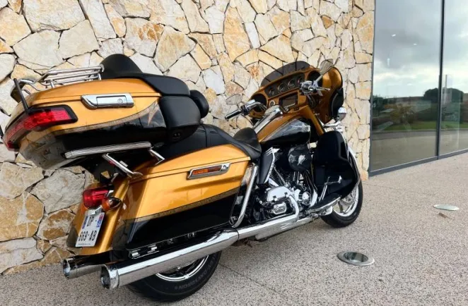 HARLEY-DAVIDSON TOURING ELECTRA GLIDE 1800 ULTRA LIMITED CVO FLHTKSE