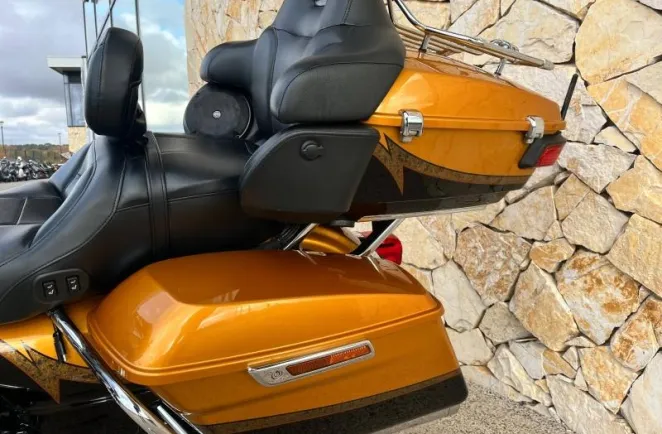 HARLEY-DAVIDSON TOURING ELECTRA GLIDE 1800 ULTRA LIMITED CVO FLHTKSE