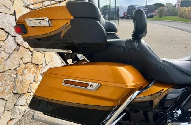 HARLEY-DAVIDSON TOURING ELECTRA GLIDE 1800 ULTRA LIMITED CVO FLHTKSE