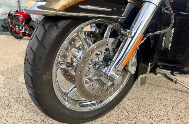 HARLEY-DAVIDSON TOURING ELECTRA GLIDE 1800 ULTRA LIMITED CVO FLHTKSE