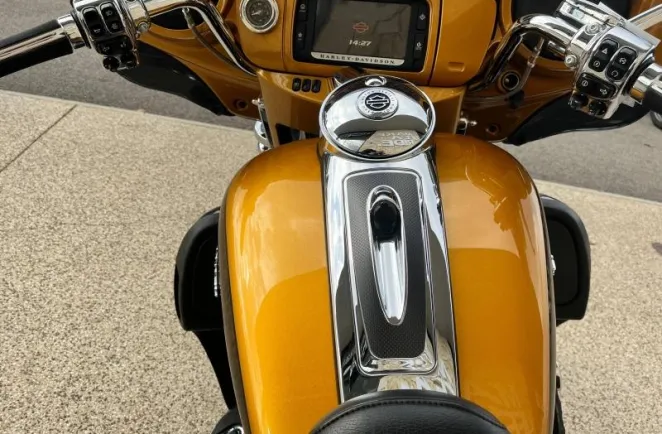 HARLEY-DAVIDSON TOURING ELECTRA GLIDE 1800 ULTRA LIMITED CVO FLHTKSE