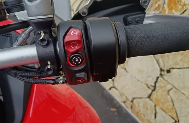 DUCATI V4 Rally 1160 Adventure Travel & Radar