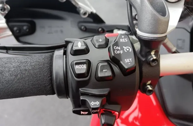 DUCATI V4 Rally 1160 Adventure Travel & Radar