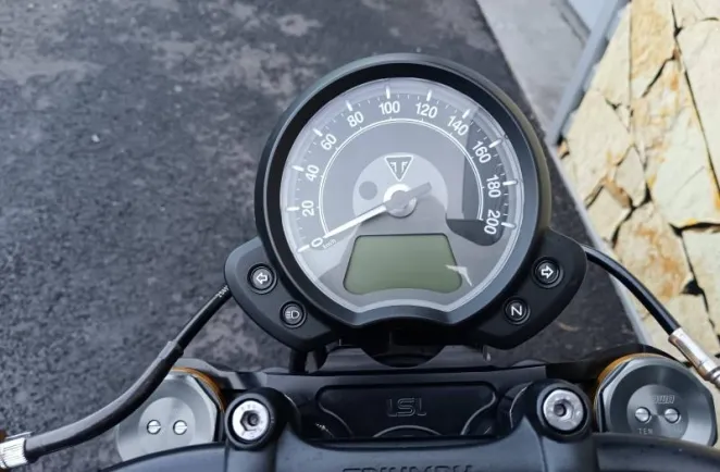 TRIUMPH Bobber 1200 ABS