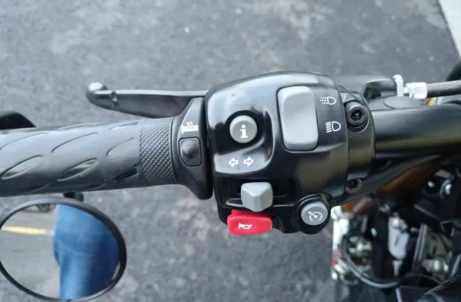 TRIUMPH Bobber 1200 ABS