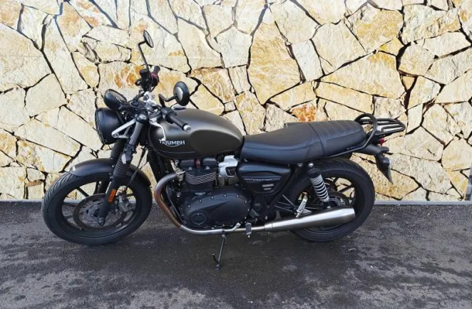 TRIUMPH 900
