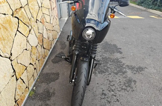 HARLEY-DAVIDSON Custom 1868 Couleur 2022