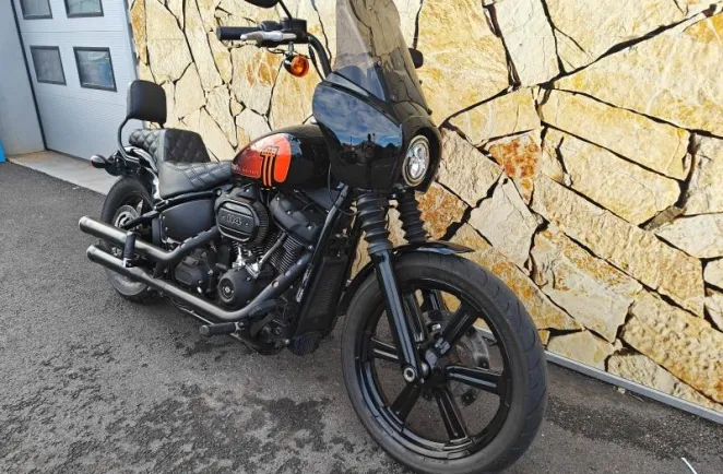 HARLEY-DAVIDSON Custom 1868 Couleur 2022