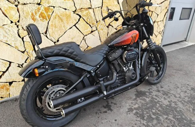 HARLEY-DAVIDSON Custom 1868 Couleur 2022