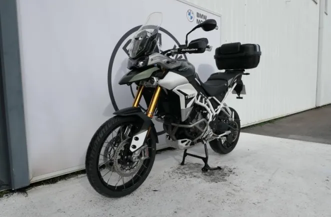 TRIUMPH 900 Rally Pro A2 + Top Case