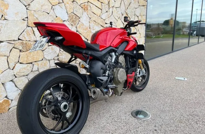 DUCATI 1103  V4 S 2023 avec Pot Akrapovic