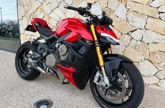 DUCATI 1103  V4 S 2023 avec Pot Akrapovic