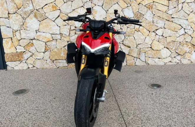 DUCATI 1103  V4 S 2023 avec Pot Akrapovic