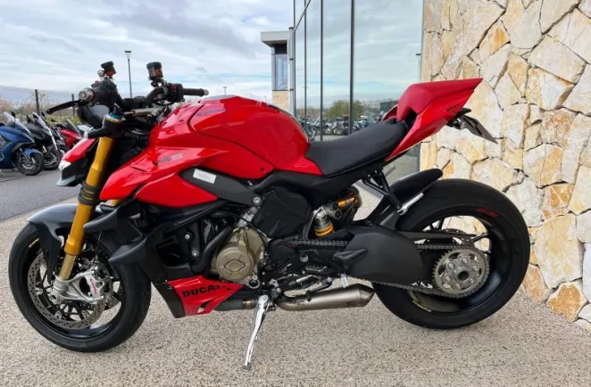 DUCATI 1103  V4 S 2023 avec Pot Akrapovic