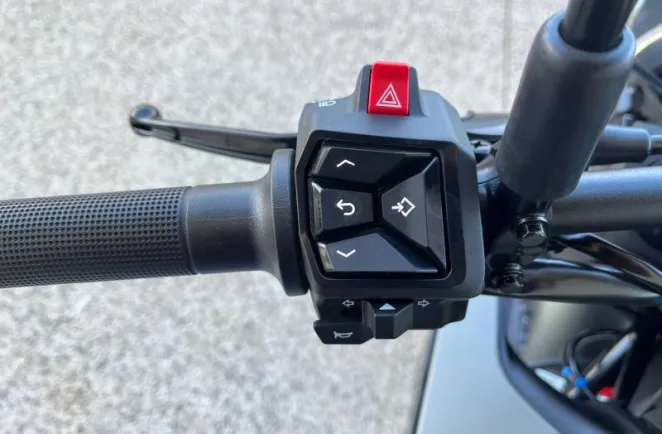 HUSQVARNA 401  35KM SEULEMENT GRIS/NOIR