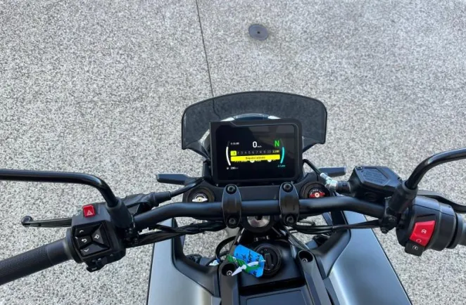 HUSQVARNA 401  35KM SEULEMENT GRIS/NOIR