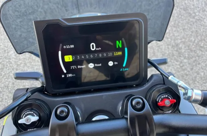 HUSQVARNA 401  35KM SEULEMENT GRIS/NOIR