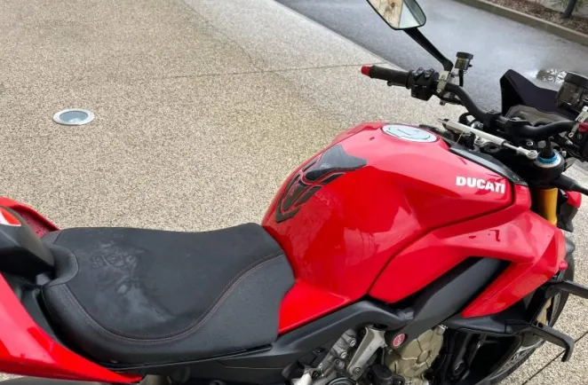 DUCATI 1103 V4 S + OPTIONS