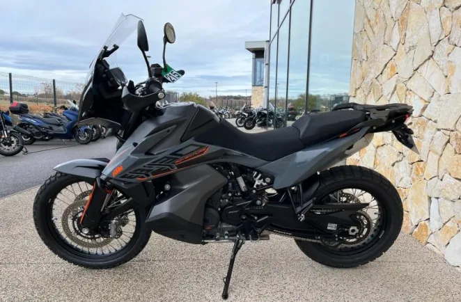 KTM 890 2023