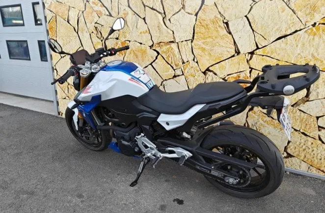 BMW F 900 R