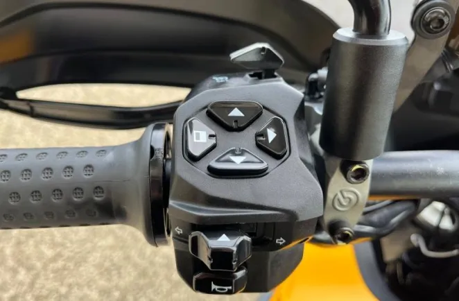 MOTO-GUZZI Stelvio 1000