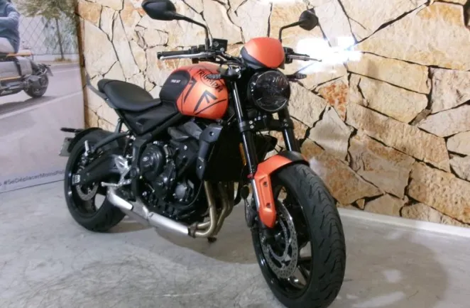 TRIUMPH Trident 660
