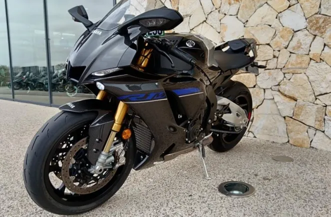 YAMAHA YZF-R1M 1000 2024