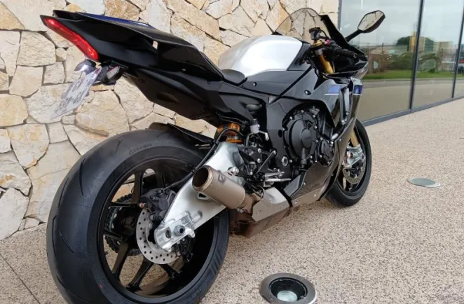 YAMAHA YZF-R1M 1000 2024