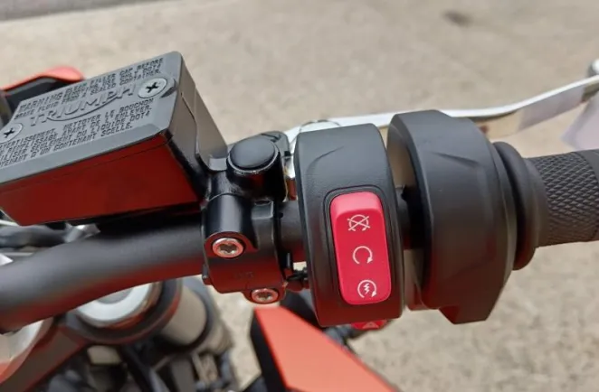 TRIUMPH 765 R 2024 120cv