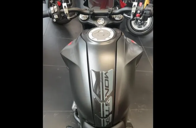 DUCATI Monster+ 937