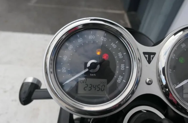 TRIUMPH T120 Série ACE T 120