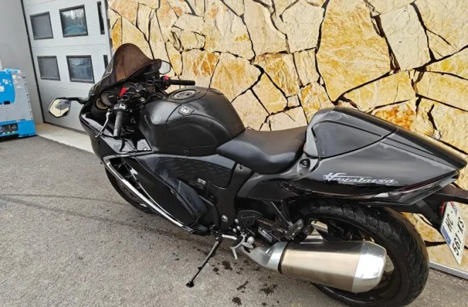 SUZUKI 1300 2025