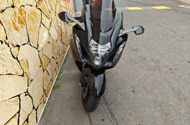 SUZUKI 1300 2025