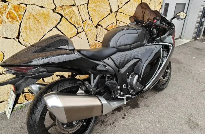 SUZUKI 1300 2025