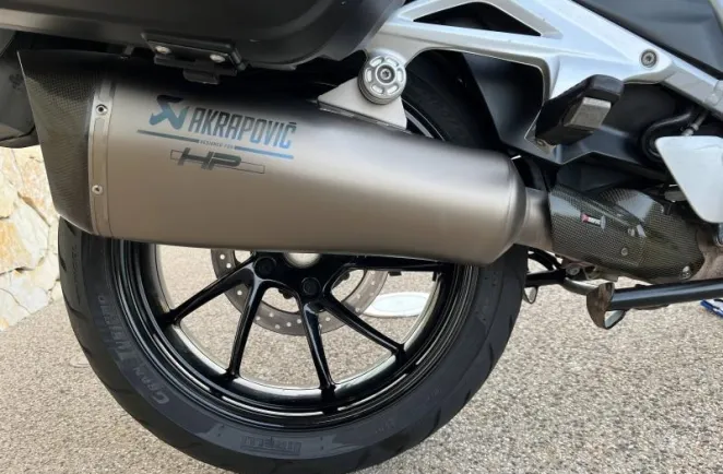 BMW 1250 RT AVEC AKRAPOVIC