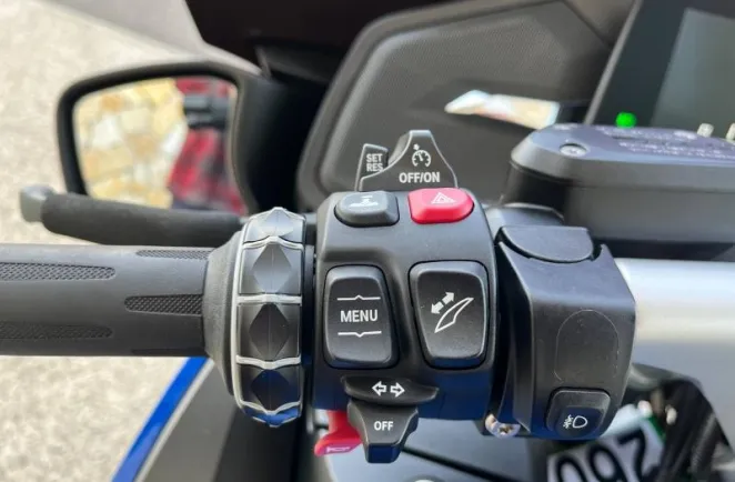 BMW 1250 RT AVEC AKRAPOVIC