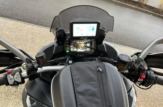 DUCATI V2 937 Pack Touring + options