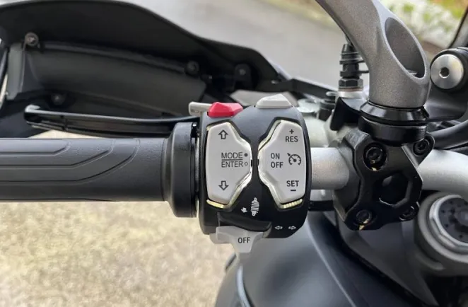 DUCATI V2 937 Pack Touring + options