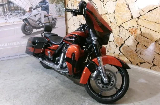 HARLEY-DAVIDSON CVO Street Glide 1868 ABS 2017