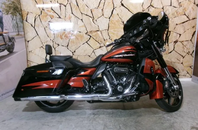 HARLEY-DAVIDSON CVO Street Glide 1868 ABS 2017