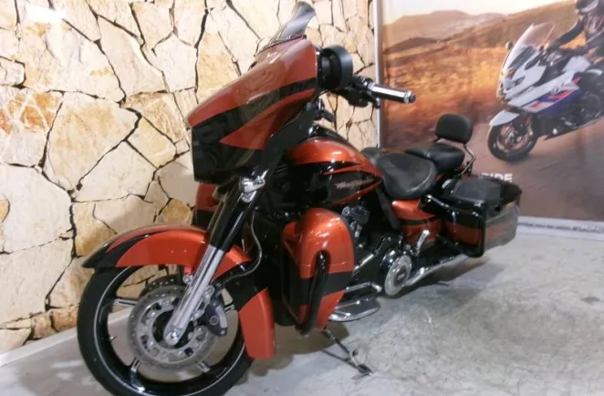 HARLEY-DAVIDSON CVO Street Glide 1868 ABS 2017