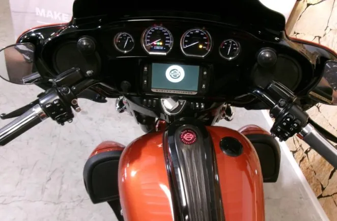 HARLEY-DAVIDSON CVO Street Glide 1868 ABS 2017