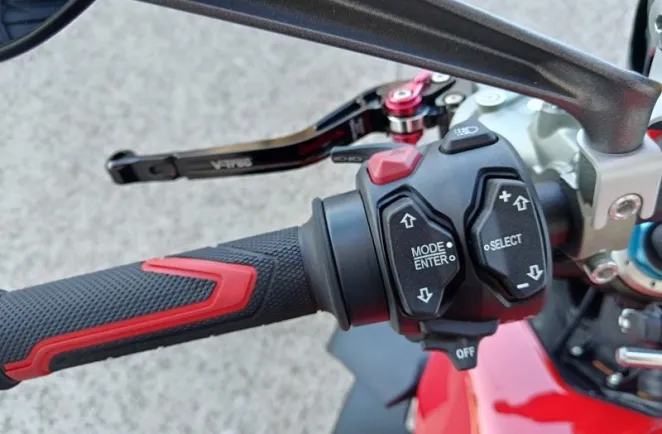 DUCATI 1103  V4 S Option carbone