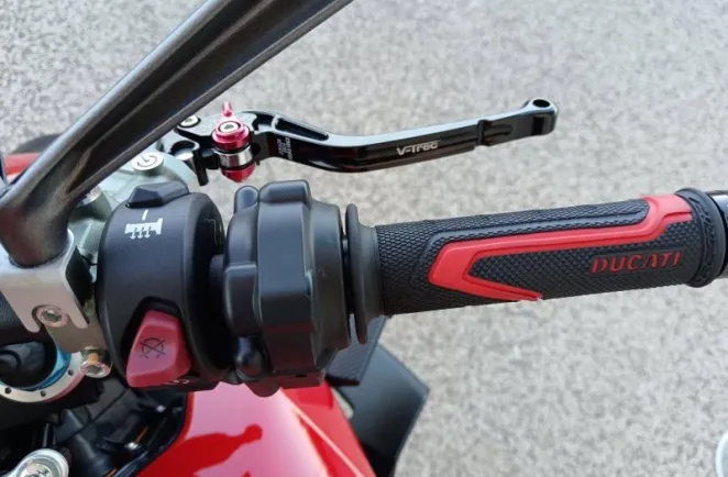 DUCATI 1103  V4 S Option carbone