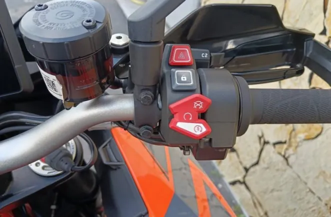 KTM Super Duke 1290 GT 2024